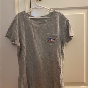 Vineyard vines gray T-shirt